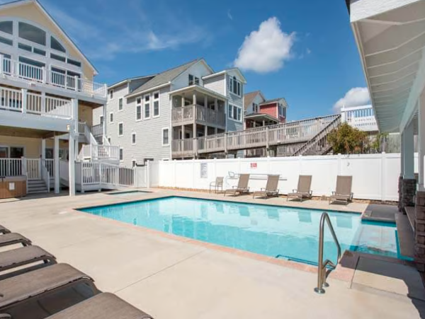 Luxurious Oceanfront Estate in Kill Devil Hills - Perfect for Large Groups